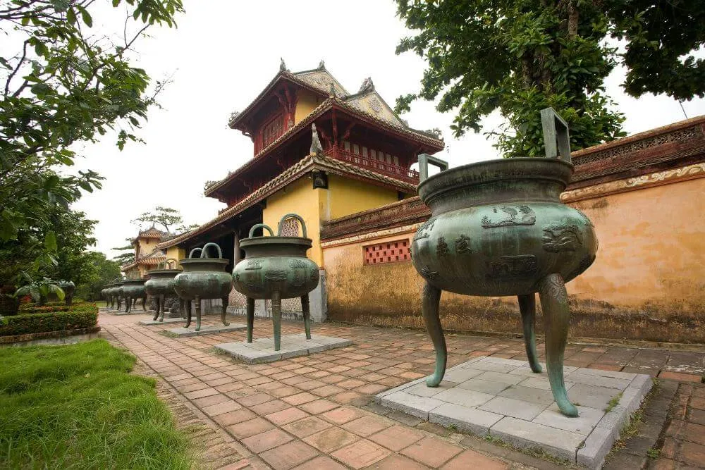 Cửu đỉnh tại Đại Nội (Huế). Ảnh: Hình ảnh Việt Nam